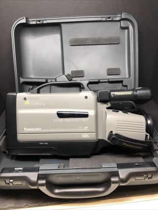 Vintage Camcorder Panasonic Ag - 186 Vhs Reporter With Battery,  Charger,  Case Jhb6