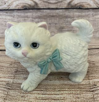 Vtg White Persian Kitty Cat Kitten Porcelain Blue Bow Homco Figurine With Label