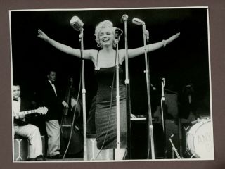 Stunning 1954 Marilyn Monroe International News Psa/dna Loa Type Iii Photo