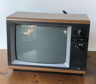 Vintage GE Color TV 1986 Wood Grain CRT 13 