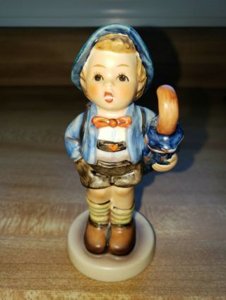 Goebel Hummel Figurine " Home From Market " 4.  5 " Tall 198 Tmk 7