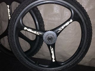 Spin Tri - Spoke 26” Mtb Carbon Fiber Wheels /very Good Tread 2.  1” Clincher Tires