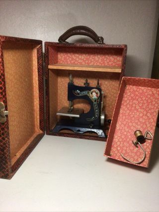 Vintage Little Mother Toy Sewing Machine.  Complete With Carry Case