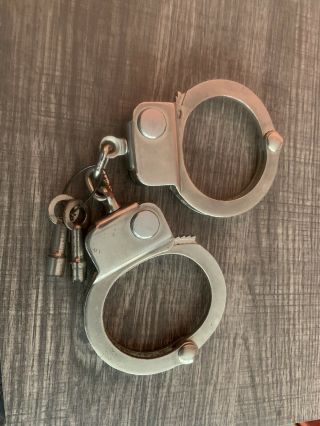 Vintage Smith & Wesson Model 94 Handcuffs with Two D Keys 2
