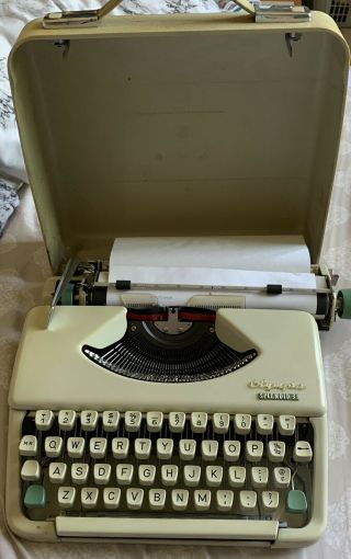 Vintage Olympia Splendid 33 Portable Typewriter With Case Great