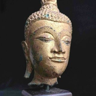 17th Century Gold Gilt Bronze Thai Buddha Head With Flame Finial On Wooden Base