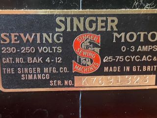 Vintage Singer Sewing Machine In Cabinet.  A 66 Singer With Lotus Patterns.
