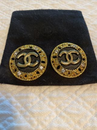 CHANEL Gold Plated Black Enamel Rhinestone CC Logos Vintage Clip Earrings Estate 3