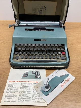 Vintage Olivetti Lettera 32 Portable Typewriter W Case Made In Spain