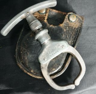 The Iron Claw Argus Mfg Co Handcuffs Wrist Nipper Restraint W/ Leather Case