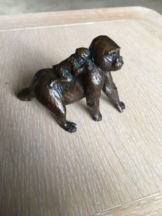 Gorilla With Baby (947) - Solid Bronze Sculpture By Michael Simpson