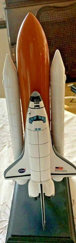 Historical Memorabilia Space Shuttle Model Discovery 1/200 Scale