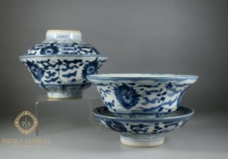 Antique Chinese Late Ming Porcelain Blue & White Bowls And Covers