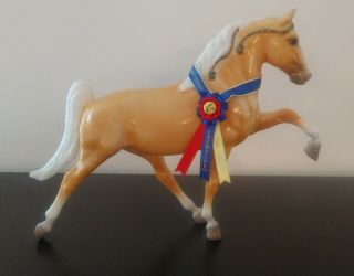 Breyer Golden Anniversary Palomino Tennessee Walking Horse With And Ribbon