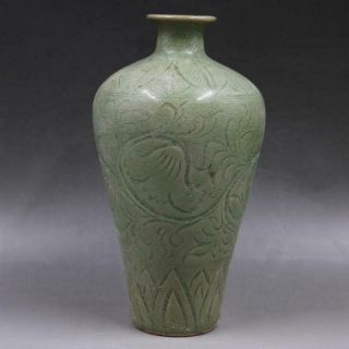 Chinese Song Yaozhou Kiln Porcelain Celadon Carved Designs Vase 9.  25 Inch