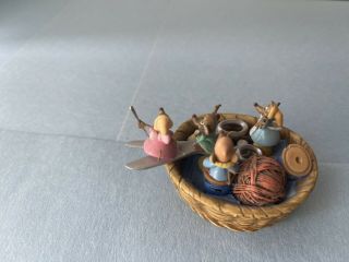 WDCC DISNEY Surprise Mice In Sewing Basket from Disney ' s Cinderella 1234611 2