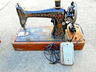Vintage Singer Sewing Machine No.  G8142600 In Wood Carrying Case