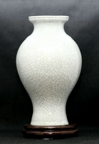 Elegant Vintage Chinese Ge Yao Porcelain Crackle Glaze Bulbus Vase C1920s