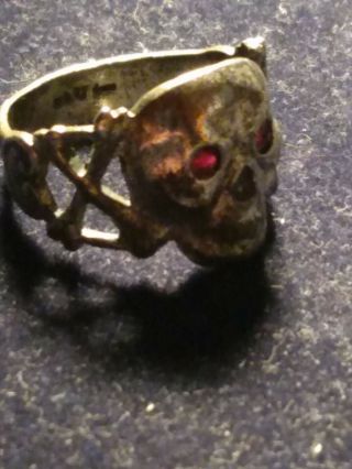Vintage (unacas mfg.  co) rare Silver Skull Ring with ruby red eyes. 3