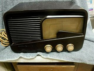 Vintage General Electric Bakelite Radio Unusual Model.