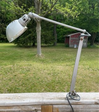 Vtg Dazor Industrial Adjustable Articulating Work Shop Bench Lamp Light 1102