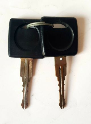 Vintage Delorean DMC - 12 2 Keys 2