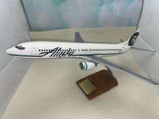 1/100 Pacmin Alaska Airlines Boeing Aircraft Co 737 - 990 Presentation Desk Model