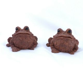 (2) Vintage Toad Hollow Resin Figurines Amphibians Swamp Frogs Glass Eyes