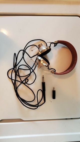 Pioneer Se - L40 Vintage Headphones.  And Sounds Great.  Comes With Extra Jack