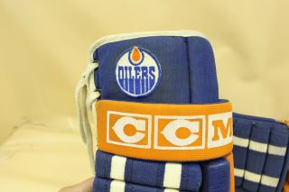 Vintage Edmonton Oilers CCM Pro Guard hg - 2 Hockey Gloves NHL Hockey 2