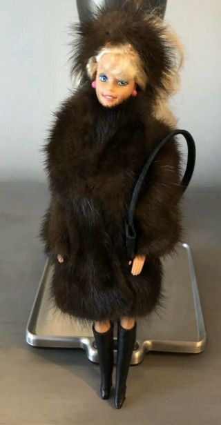 Vintage Barbie In Lara’s Furriers With Real 250$ Mahogany Mink Coat