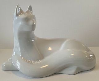 Vintage Haeger Ceramic White Cat Laying Cat Kitty Glossy White 14.  5 " L10 " T 8 " D