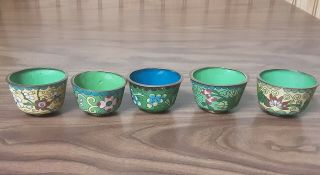 VINTAGE ANTIQUE CHINESE CLOISONNE SET OF 5 TEA ASSORTED CUPS –. 2