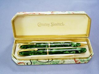 Vintage Conway Stewart Dinkie 550 Green Marble Fountain Pen & 25 Pencil Box Set