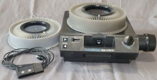 Vintage 1982 Kodak Carousel 5200 Slide Projector W/2 80 - Slide Trays,  Remote Usa