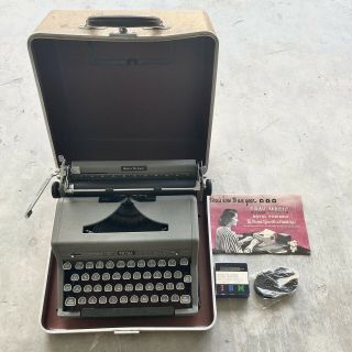 Royal Quiet De Luxe Vintage Portable Typewriter & Case Instructions
