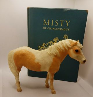 Breyer Horses Misty 207 And 1953 H Edition Of Misty Of Chincoteague By M.  Henry