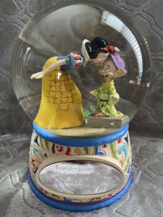 Jim Shore Snow White And The Seven Dwarfs Dopey “sweetest Farewell” Snow Globe
