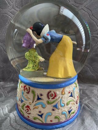 Jim Shore Snow White And The Seven Dwarfs Dopey “Sweetest Farewell” Snow Globe 2