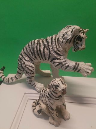 Vanishing Wild Safari Ltd Large Sitting White Siberian Tiger Figure & Baby