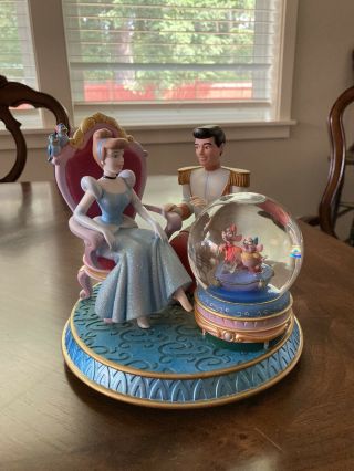 Disney Vintage Cinderella And Prince Charming Snow - Globe.
