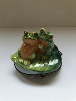 Vintage Peint Main Limoges France 2 Frogs On A Lily Pad Hinged Trinket Box