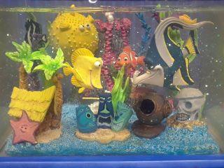 Disney Finding Nemo Aquarium Fish Tank Snow Globe Music Box " Tiny Bubbles " Pixar