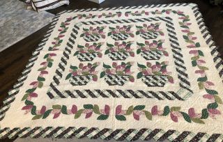Vintage American Pacific Country Classics Quilt,  Flower Basket Design