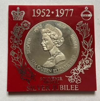 Uk Queen Elizabeth Ii Silver Medal Marking Silver Jubilee Souvenir 1952 - 1977.