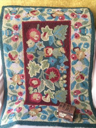 Vintage Hand Hooked Rug Floral Green Red Poppies Flowers 20 X 27”