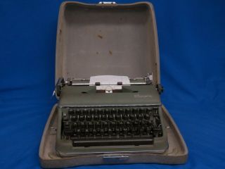 Vintage 1957 Olympia Sm 3 Deluxe Deluxe Portable Green Typewriter W/case
