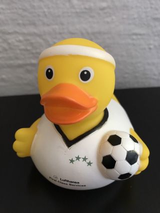 1 X World Cup Soccer Edition Lufthansa First Class Lounge Rubber Duck / Ente (a)
