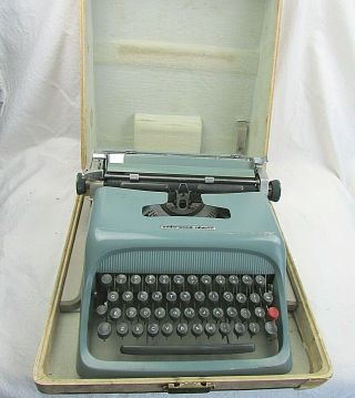 Vintage Underwood Olivetti Portable Studio 44 Typewriter With Case Made In Spain