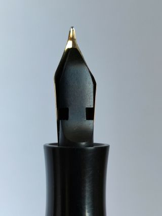 Vintage MONTBLANC No.  4 Fountain Pen,  14K Gold Nib 3